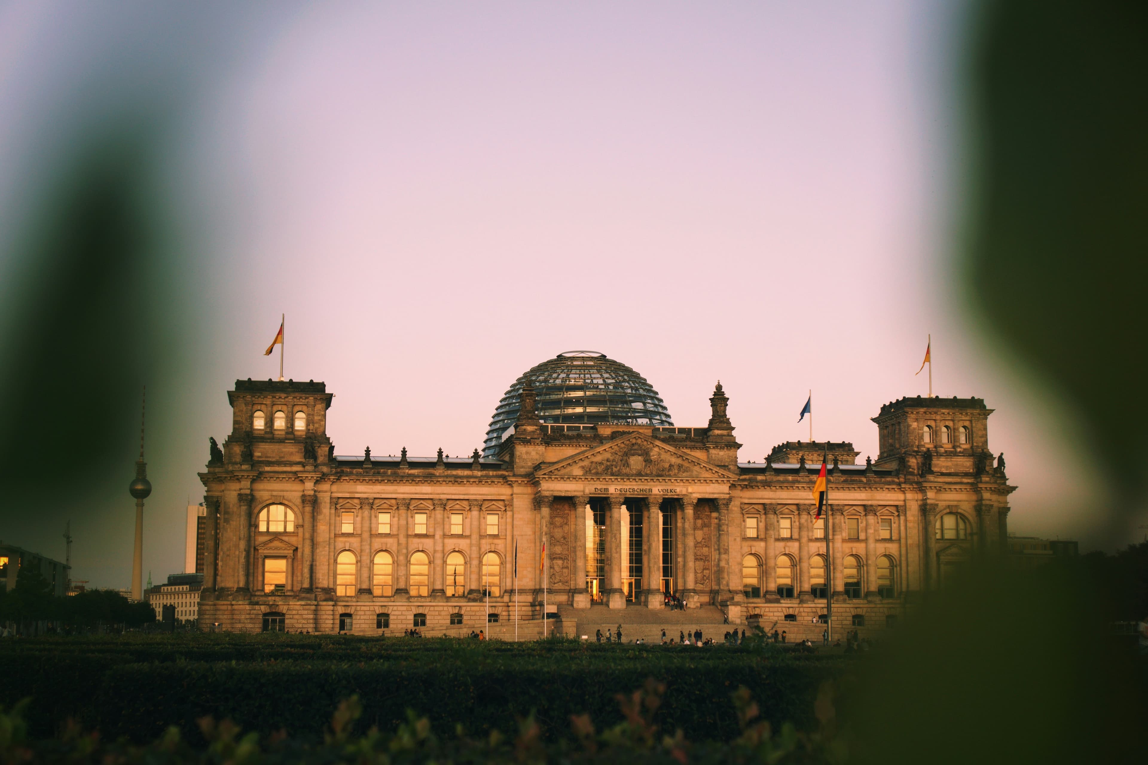 Le bâtiment du Reichstag à Berlin au coucher du soleil
