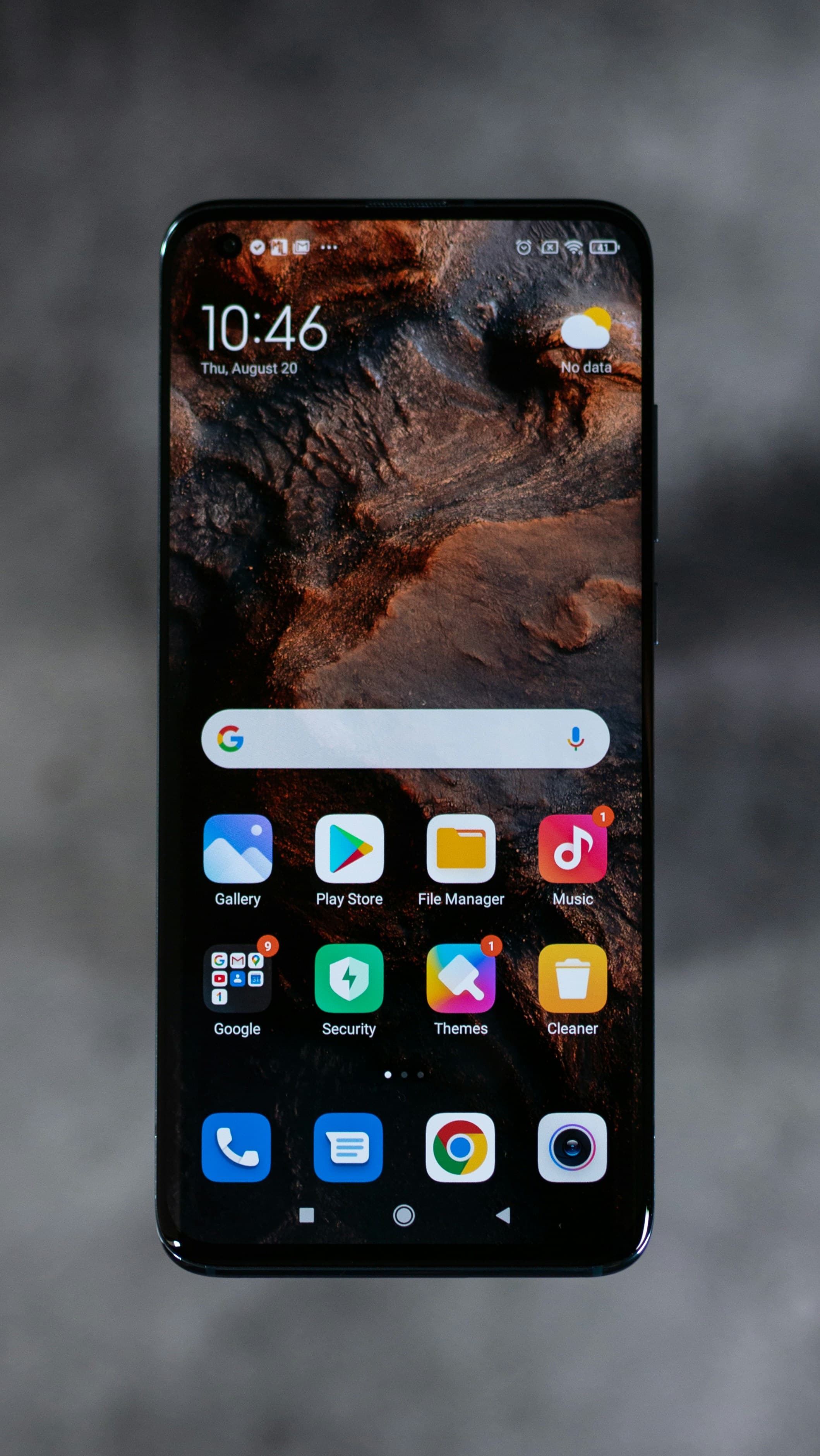 Écran d'accueil de smartphone avec plusieurs icônes d'applications