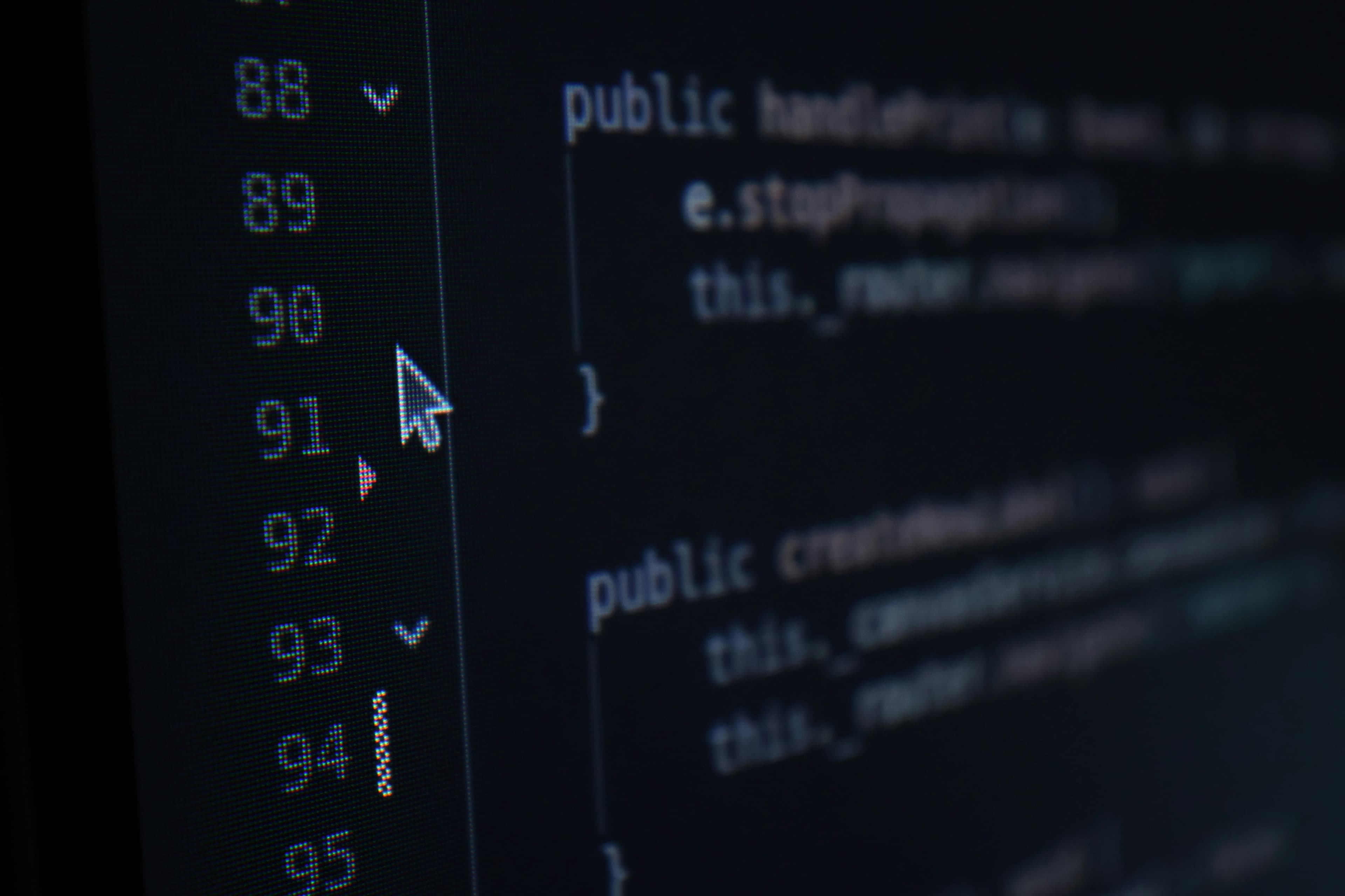 Code informatique affiché sur un écran sombre avec numéros de ligne